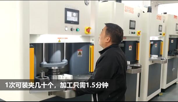 磨粒流為小零件去毛刺，1.5分鐘加工幾十個(gè)